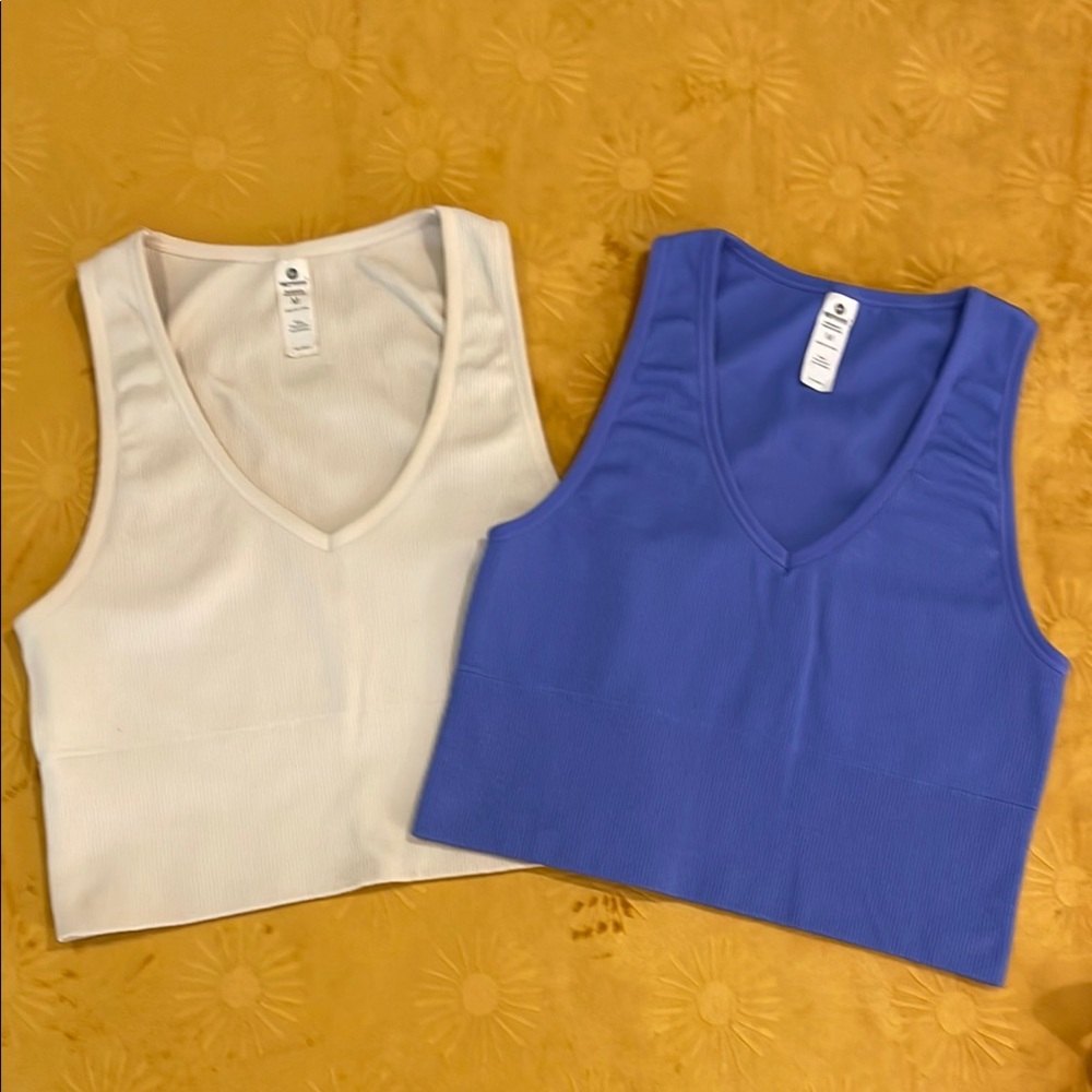 90 Degree 2 Stretch Crop Tank Tops Cream and Blue Medium